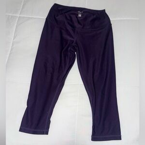 Tesla Plum Capri Leggings